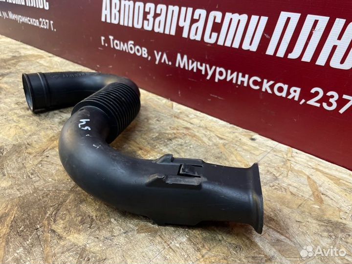 Патрубок воздушного фильтра Renault Logan