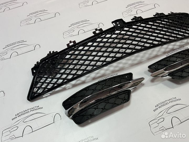 Комплект решеток бампера Mercedes W204 AMG рестайл