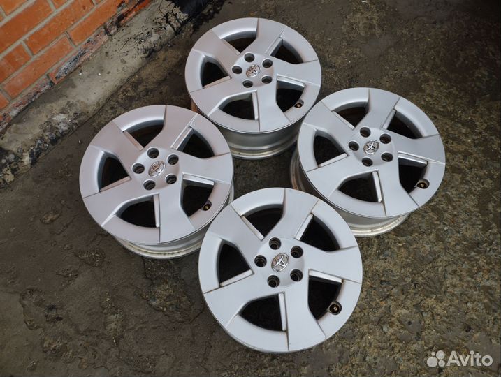 Оригинальные литые диски Toyota Prius R15
