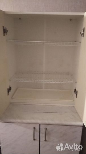 Навесной кухонный шкаф с сушилкой