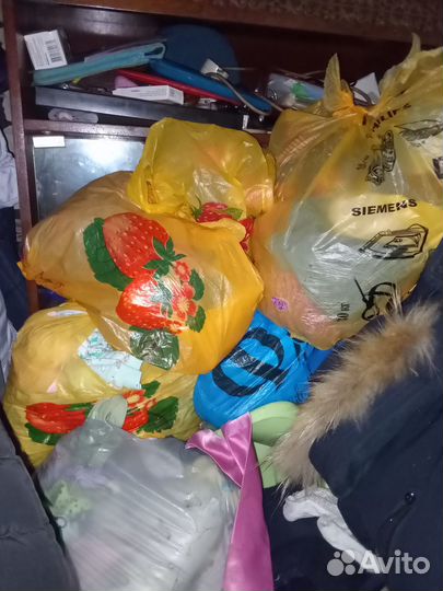 Отдам бесплатно детские вещи