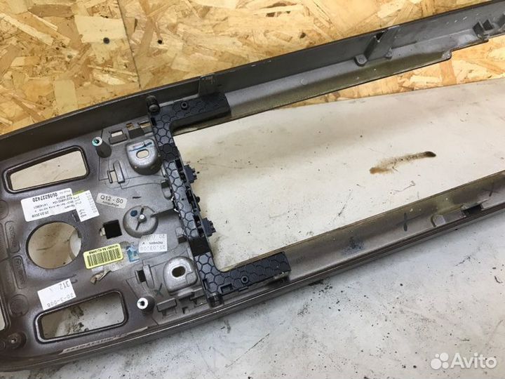 Подлокотник Mercedes S-Class W221 2005 - 2009