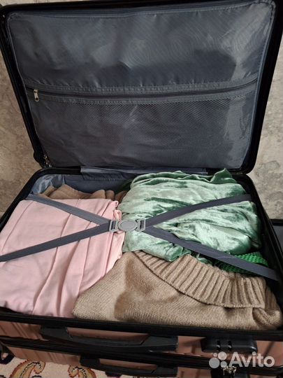 Чемодан с вешами