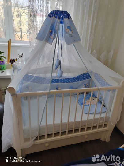 Кроватка с маятником