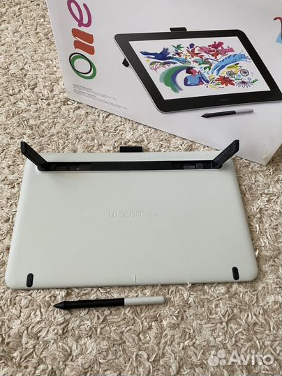 Графический планшет с экраном wacom one