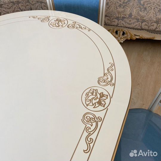 Стол и стулья