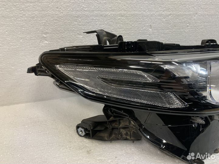 Фара правая Toyota Camry V70 12 контактов LED