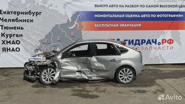 Обшивка багажника на заднюю панель Ford Focus 2 13