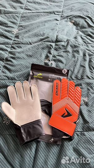 Вратарские перчатки
