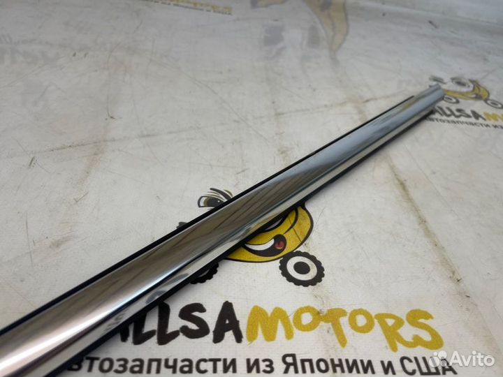 Молдинг стекла передний левый Volkswagen Touareg