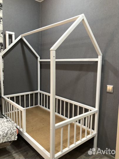 Детская кровать домик