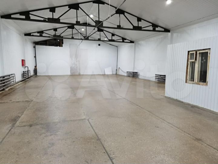 Склад, 835 м²