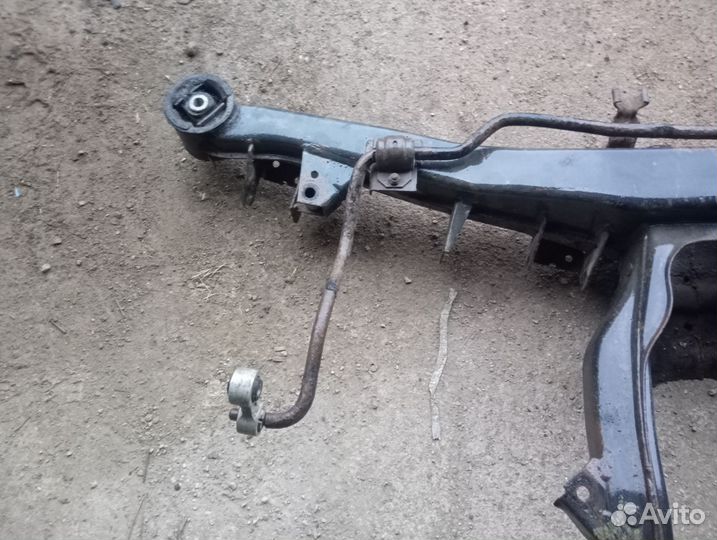 Задний подрамник bmw е32