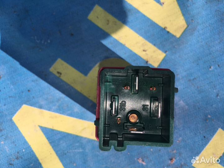 Реле топливного насоса Volvo S70