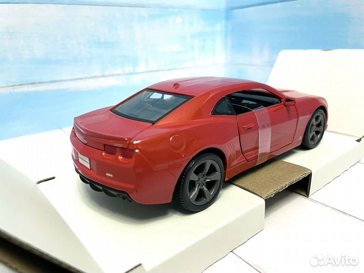 Chevrolet Camaro SS 1:24 Maisto модель автомрбиля