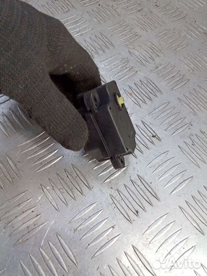 Моторчик заслонки печки 8623354 Volvo XC90 1 2.4 Дизель