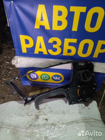 Консоль под щиток приборов саненг