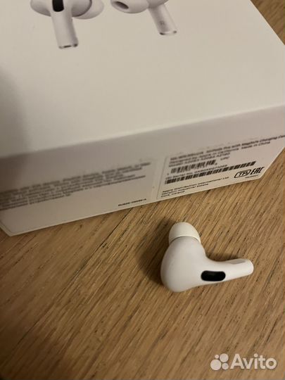 Правый наушник airpods pro