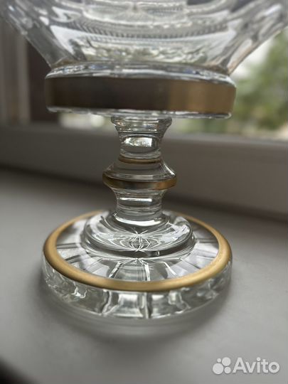 Ваза для фруктов на ножке