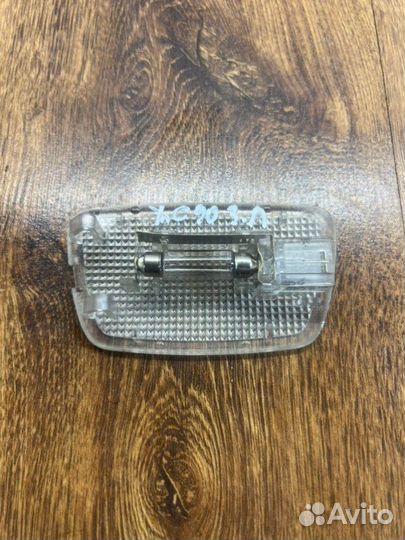 Плафон подсветки багажника задний левый Volvo Xc90