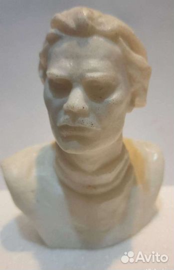 Бюст Максима Горького