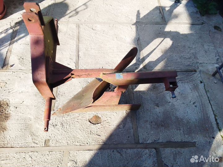 Плуг на минитрактор
