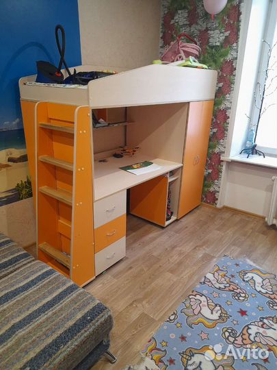 Детская кровать чердак со столом и шкафом