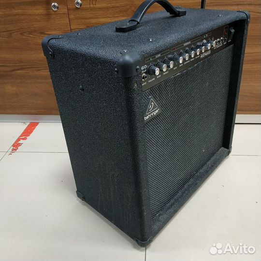Гитарный комбо behringer GTX 60