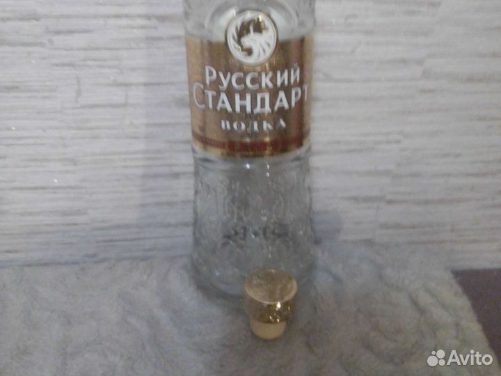 Коробка с бутылкой из под водки