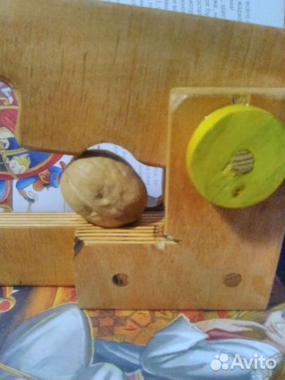Орехокол ручной