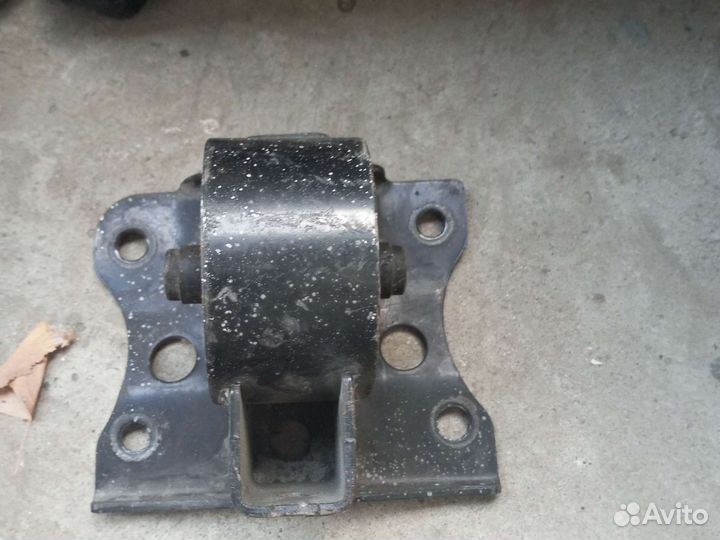 Подушка коробки nissan ад