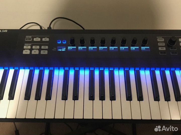 Native Instruments Komplete Kontrol S49 (Код A551)
