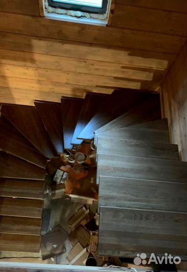 Облицовка лестничного металлокаркаса деревом