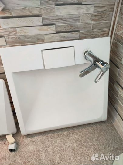 Раковина со шкафом для ванны