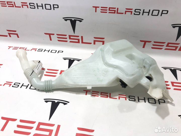 Бачок омывателя Tesla Model S 2015 1005400-00-B