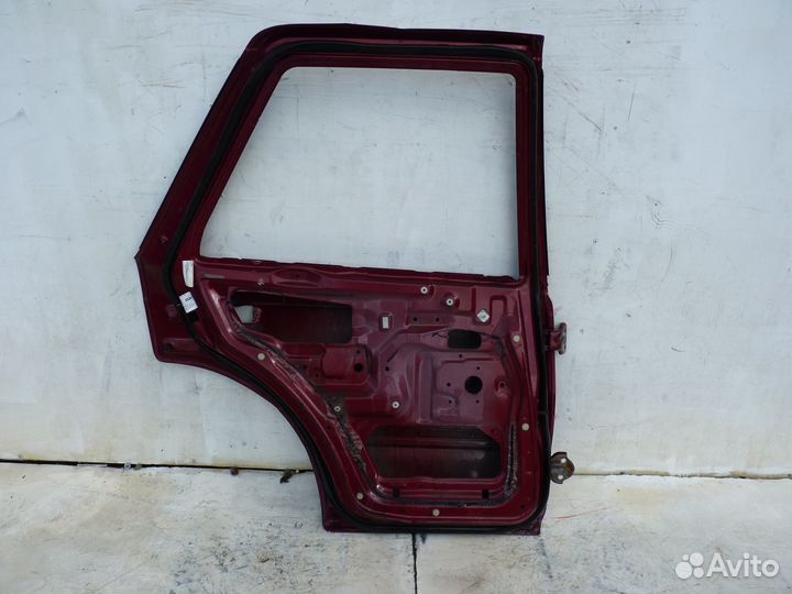 Дверь задняя Лев. Мицубиси Лансер 1989г 1.5л 62кВт