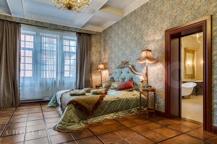 Коттедж 980 м² на участке 15 сот.