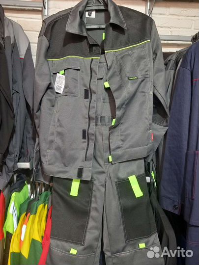 Костюм мужской новый