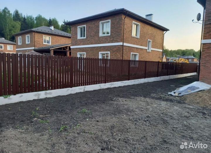 Забор из евроштакетника качественно под ключ