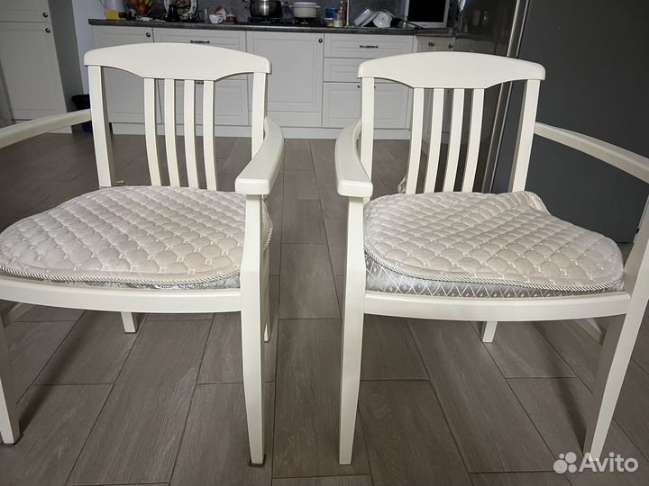 Продаеться 4 шикарных стула 6т за каждый