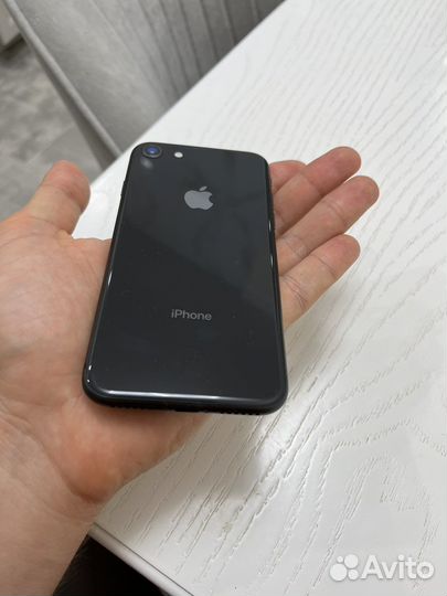 Телефон iPhone 8 64 gb
