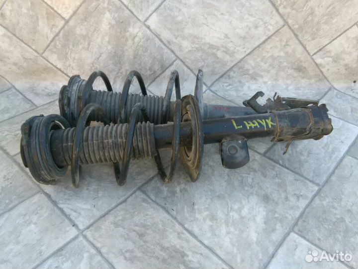 Стойка подвески Nissan Juke F15