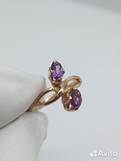 Кольцо с синтетическим камнем Золото