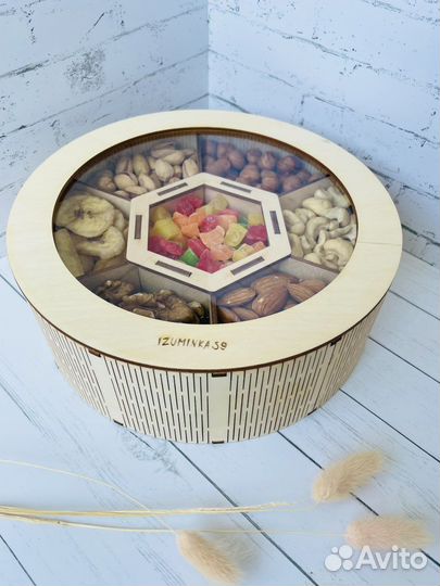 Подарочный набор орехов и сухофруктов воспитателю