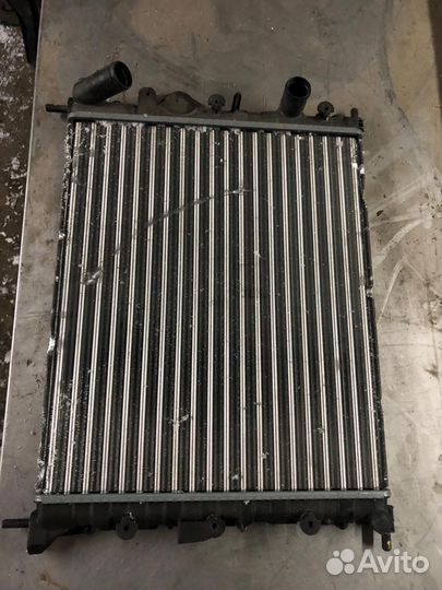 Радиатор охлаждения на renault logan 1