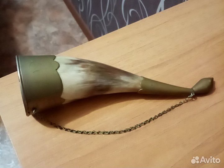 Винтажный рог. с чеканкой