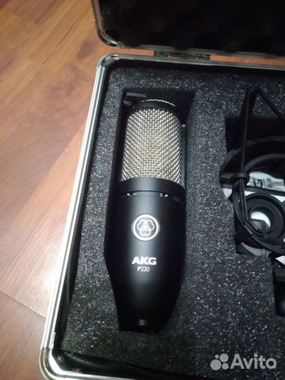Студийный микрофон akg p220