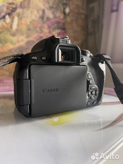 Зеркальный фотоаппарат canon