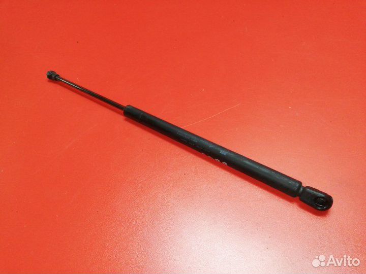 Амортизатор багажника правый Toyota Corolla