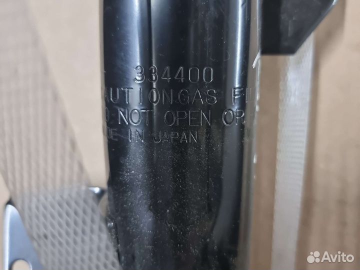 Передняя стойка амортизатора Lexus RX 2 поколение